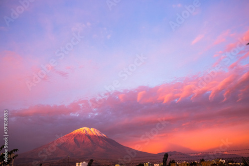  El Misti  El volcan mas reconocido de Arequipa en pleno atardecer lleno de colores y contrastes