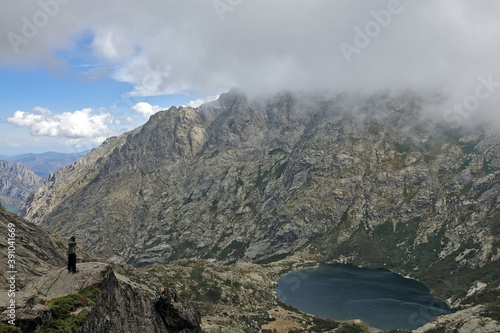 Sur le GR 20 en Corse : le lac du Melo à 1700 m d'altitude