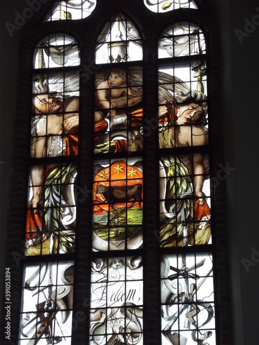 Buntglasfenster in der Kirche von De Rijp, Nordholland, Holland, Niederlande, stained glass window in the church of de rijp, holland, netherlands