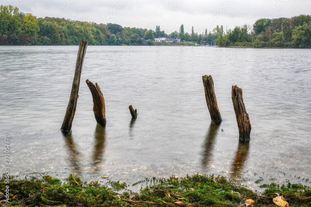 Der Töppersee in Duisburg im Herbst Der Töppersee in Duisburg im Herbst