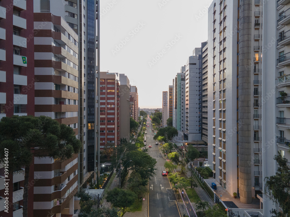 Edifícios na Avenida Sete de Setembro, Curitiba, Paraná, Brasil Edifícios na Avenida Sete de Setembro, Curitiba, Paraná, Brasil