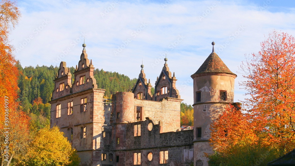 Obraz premium Blick auf das ehemalige Renaissance-Jagdschloss und Treppenturm in der ehemaligen Klosteranlage Hirsau, Calw, Schwarzwald