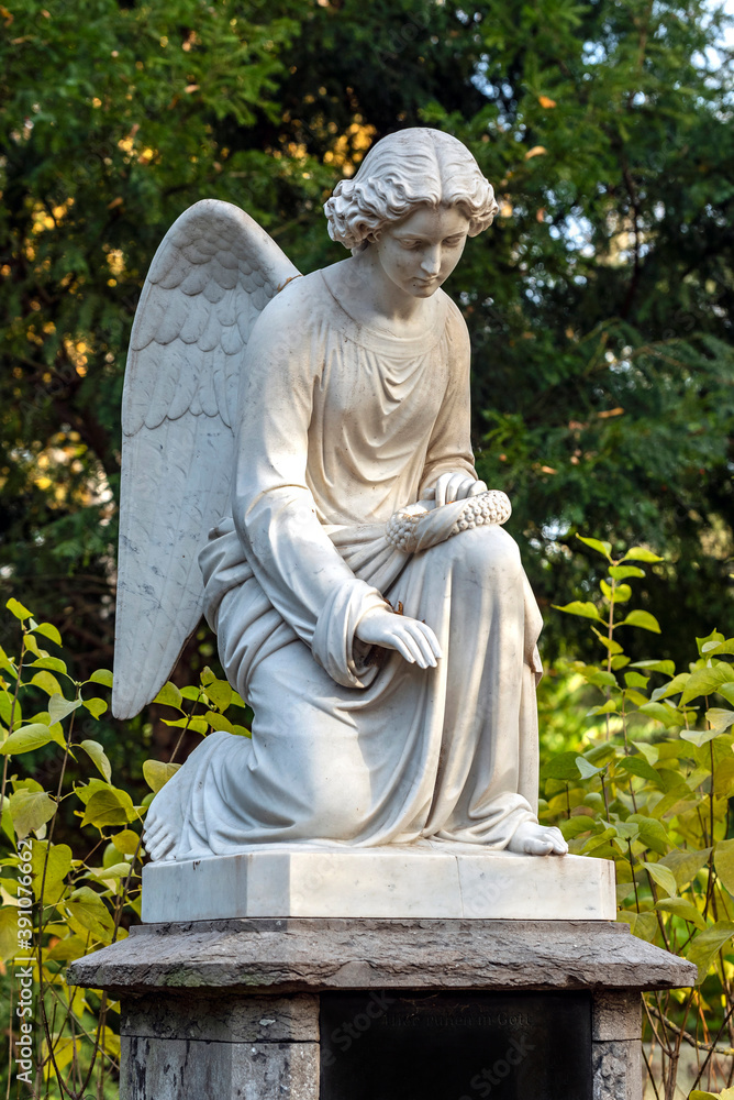 Friedhofsengel auf dem Hauptfriedhof in Frankfurt am Main