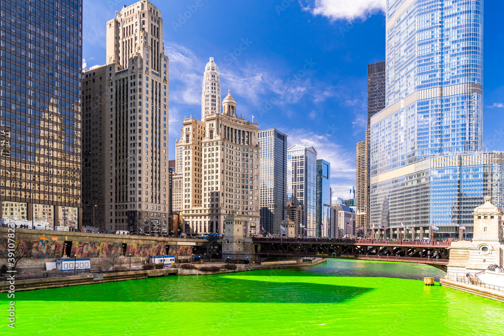 Naklejka premium Dyeing River Chicago St' Partick Day.