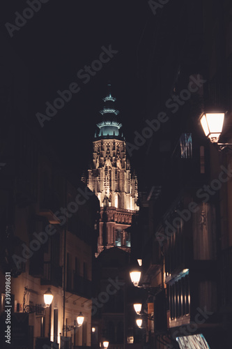 a catedral de Santa María, llamada también Catedral Primada de España