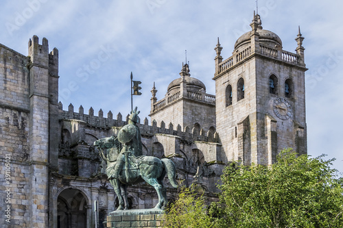 Equestrian statue of Vimara Peres next to Porto Cathedral (Se do Porto). Vimara Peres was a IX century nobleman from Kingdom of Asturias and first ruler of the County of Portugal. Porto, Portugal.