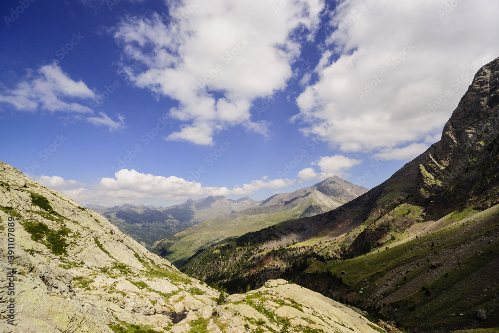 Picos Bachimala 3177 metros, y señal de Viadós 2570 metros, desde el camino de los Millares, Valle de Gistaín, Pirineo Aragones, Huesca, Spain.