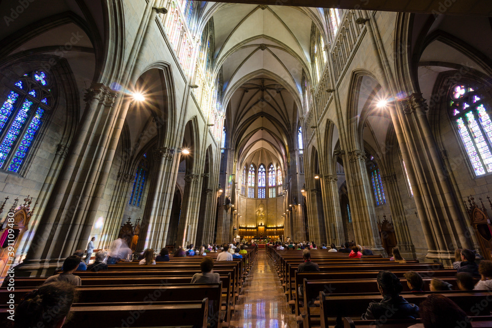 Fototapeta premium misa catolica, catedral del Buen Pastor de San Sebastián , siglo XIX, San Sebastian,Guipuzcoa, Euzkadi, Spain