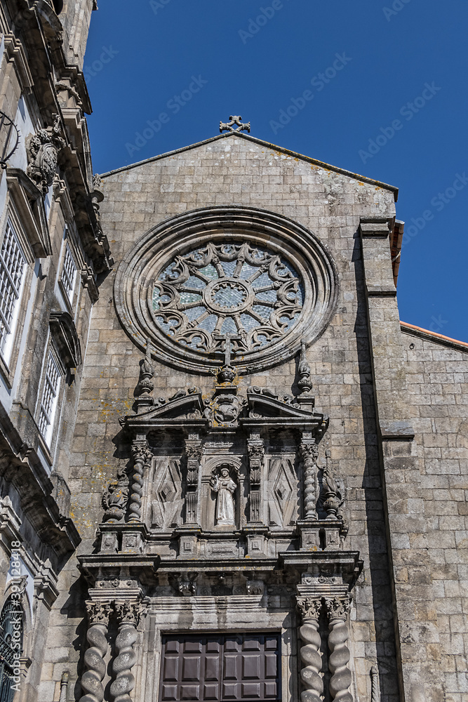 Obraz premium Architectural fragments of Porto Church of Saint Francis (Igreja de Sao Francisco, 1410) - a fine example of Gothic architecture in the city. Porto, Portugal.