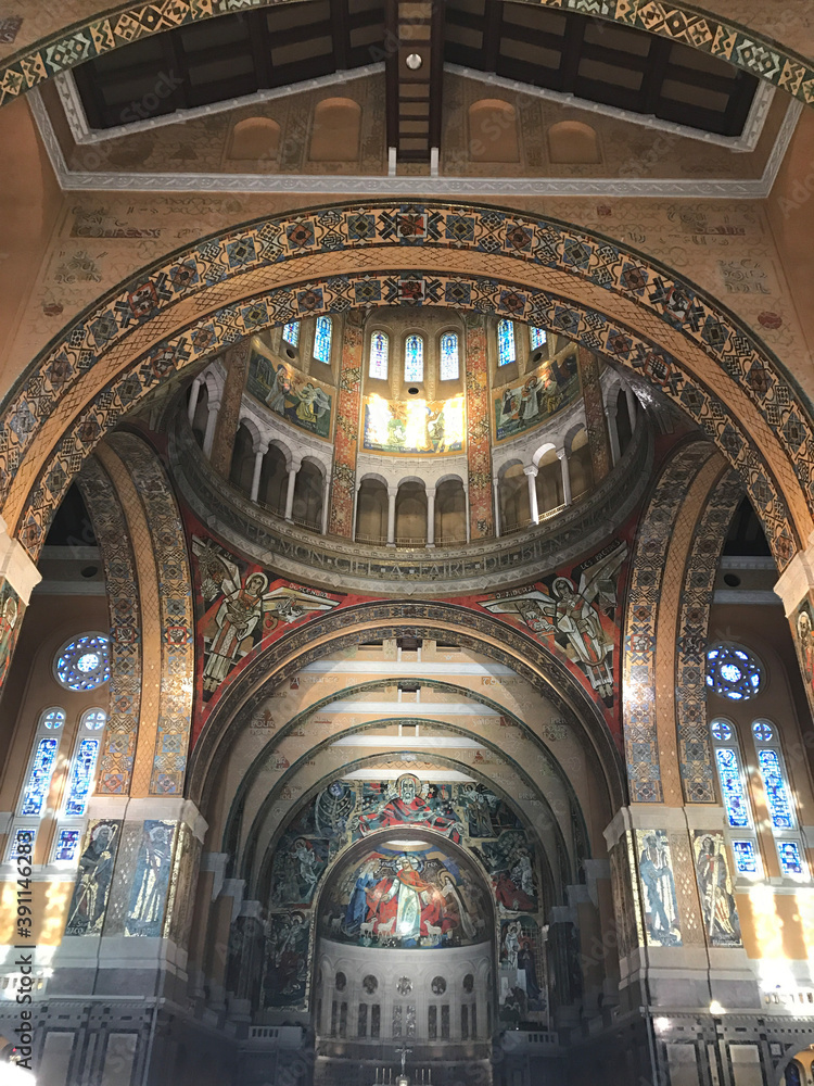 Obraz premium interior of the cathedral of saint peter