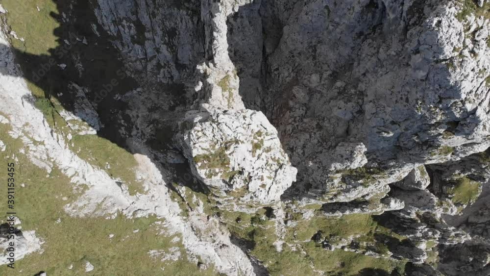 Torre di roccia con il drone Torre di roccia con il drone