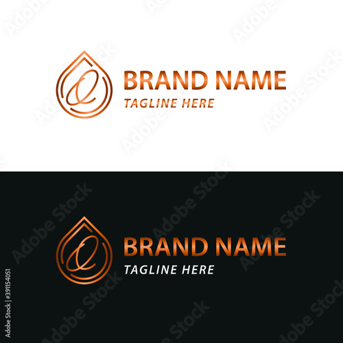 Elegant luxury initial Q letter for cosmetic, make up, hotel, boutique business logo concept with golden line art liquid or water drop icon