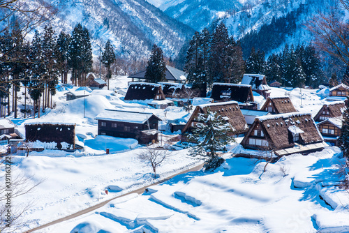 雪の相倉合掌造り集落 © Paylessimages