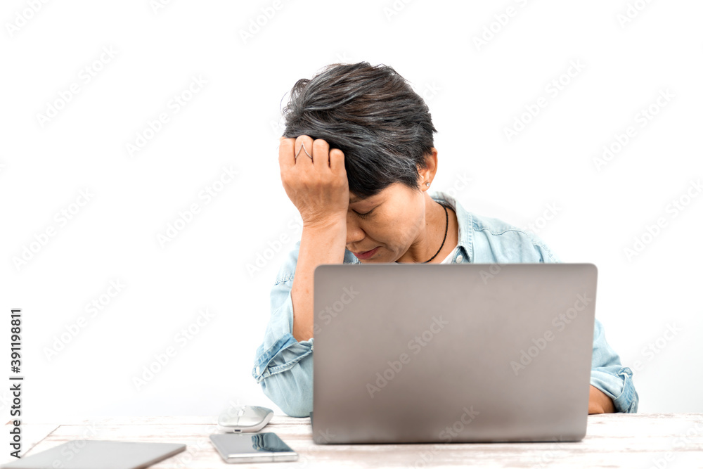 Senior Asian female designers have some problem Do not understand or headache while working on the laptop in the office. Learning ideas for seniors on computer literacy or internet skills Senior Asian female designers have some problem Do not understand or headache while working on the laptop in the office. Learning ideas for seniors on computer literacy or internet skills
