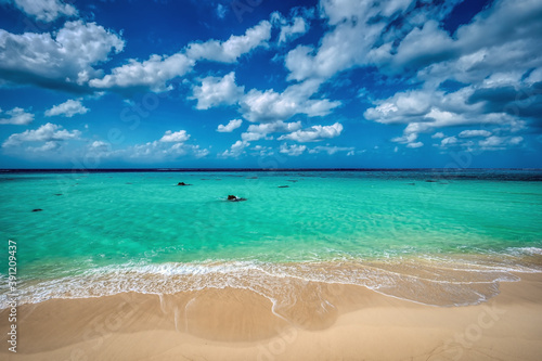 Fototapeta Naklejka Na Ścianę i Meble -  Pristine waters and white sandy beaches of Shimojishima Island, Miyakojima, Okinawa
