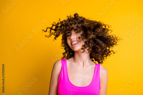 Photo of pretty overjoyed lady good mood chilling having fun feel warm sea summer breeze skin eyes closed wavy hairdo flight wear pink singlet tank-top isolated shine yellow color background