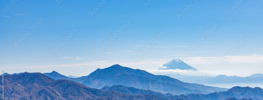 青空の富士山、金ガ岳（かながたけ）、曲岳（まがりだけ）