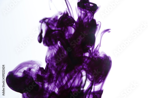 Water color image that disperses water movement