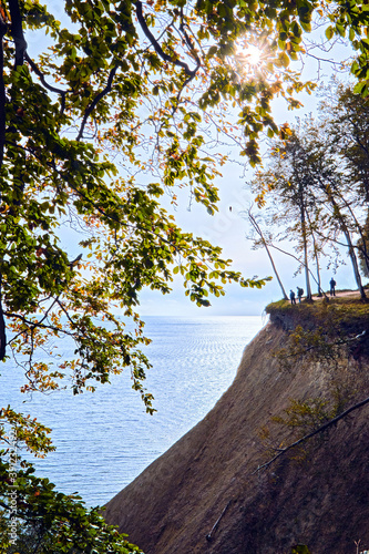 Blick auf die Ostsee mit der Kreideküste im Nationalpark Jasmund auf der Insel Rügen. photo