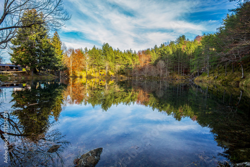 Schilderij op canvas Autumnal landscape of Lame lake,  Aveto Regional Natural Park, Genoa province, Italy