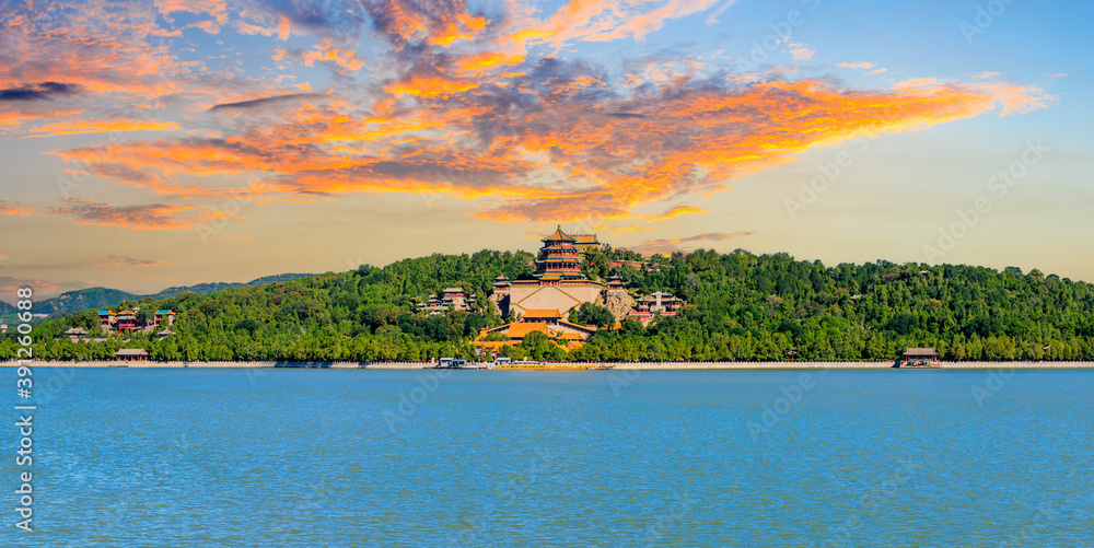 Fototapeta premium Imperial Summer Palace in Beijing at sunset,China.