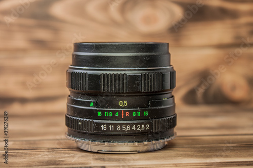 Manual lens for DSLR camera