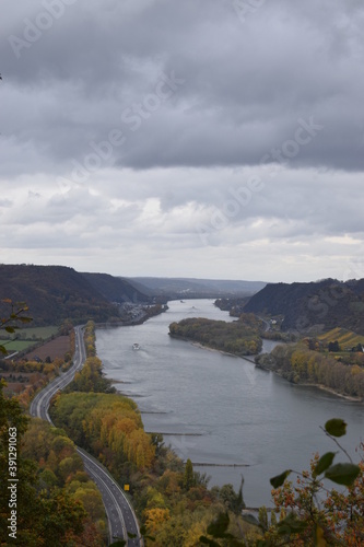 Blick über das Rheintal bei Leutesdorf photo