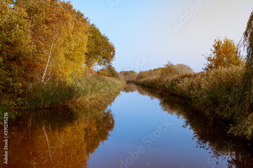 Autum photo of a canal called "the ommerkanaal"