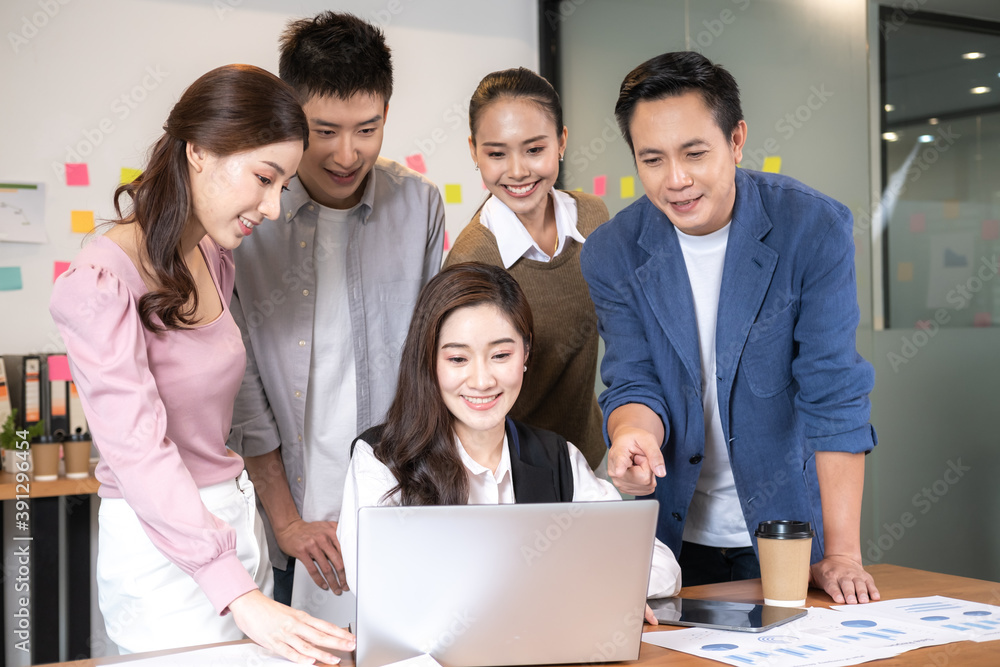The Asian Employee Brainstorming business Meeting in the Office. Startup of the partnership, Discussion of planning the roles of staff in the corporate. The Asian Employee Brainstorming business Meeting in the Office. Startup of the partnership, Discussion of planning the roles of staff in the corporate.