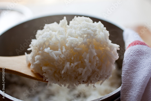 Close up of steamed long grain rice