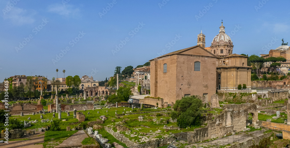Extra panoramic view of the ruins of the Roman Forum
