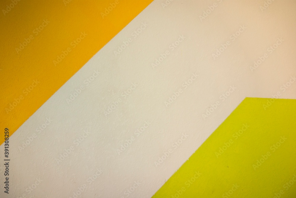 White stripe between yellow and green