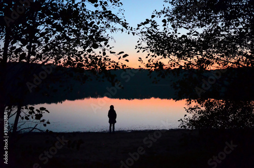 Ruhe genießen am See im herbstlichen Abendrot  © fred