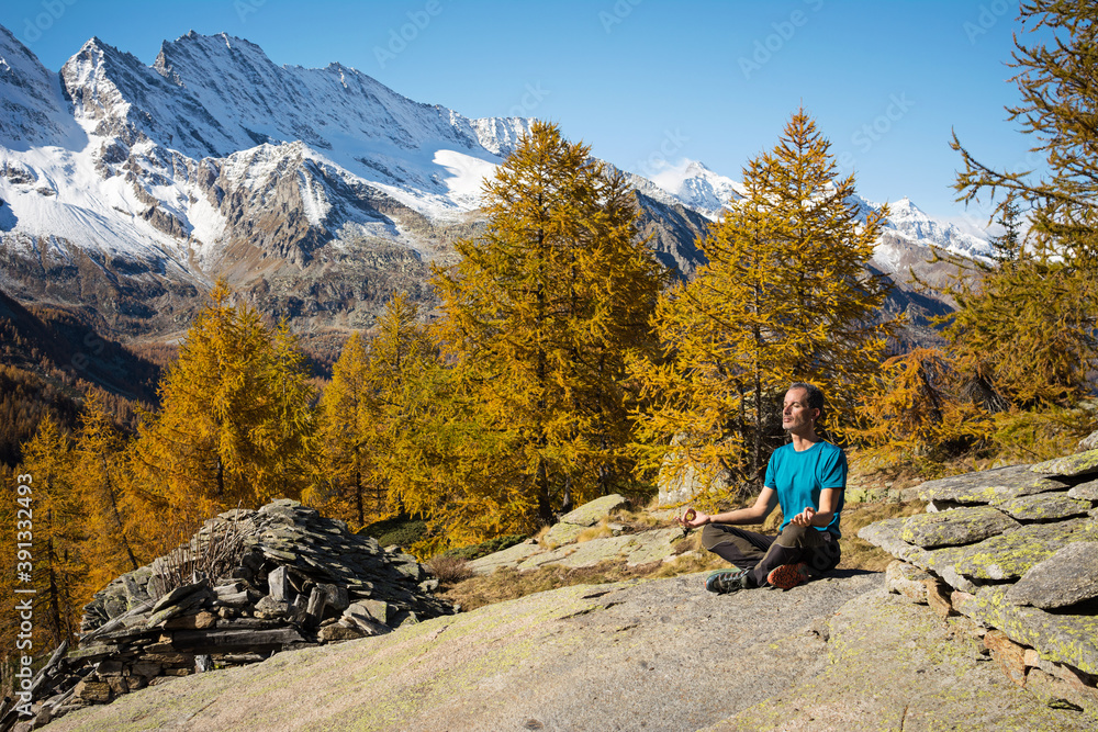 Fototapeta premium healthy man practicing yoga on the mountains, italian Alps