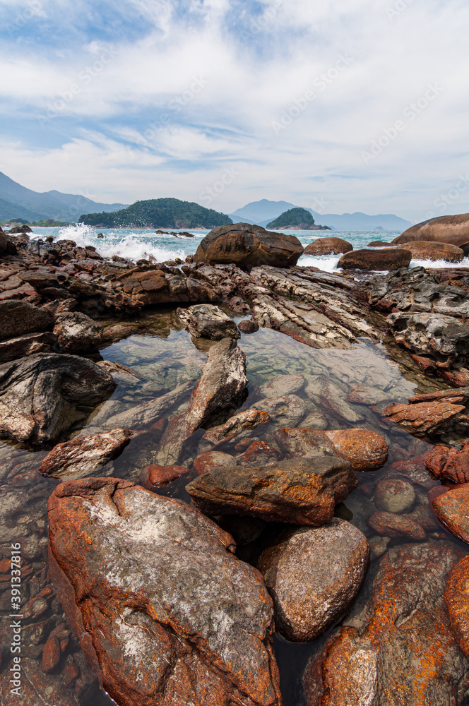 View of the sea with rocks from the natural pools of Trindade, Paraty, RJ.