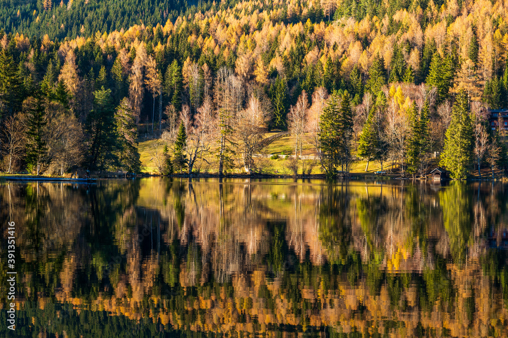 Fototapeta premium Lake Erlaufsee on an autumn sunny day