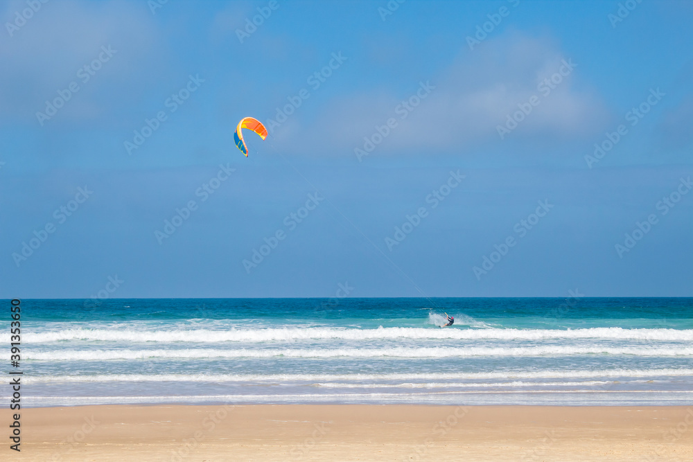 kitesurf em uma Praia tropical do Brasil, ilha de Florianópolis, Praia do Santinho, Florianopolis, Santa Catarina kitesurf em uma Praia tropical do Brasil, ilha de Florianópolis, Praia do Santinho, Florianopolis, Santa Catarina