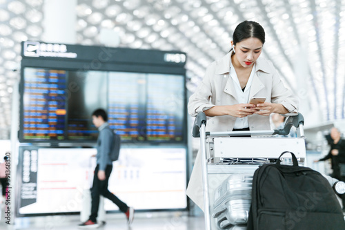 Wallpaper Mural people in business trip Torontodigital.ca