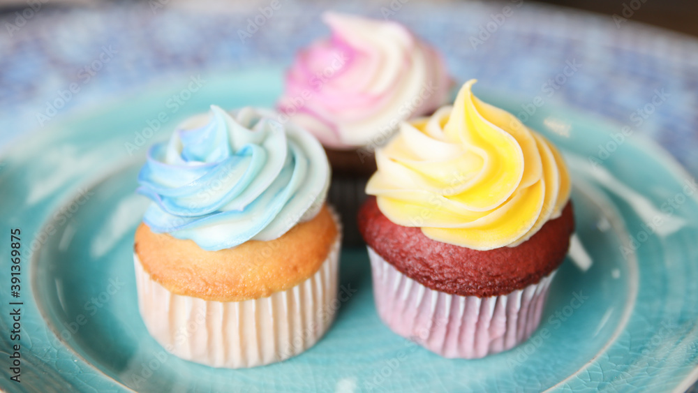 cupcakes with whipped cream