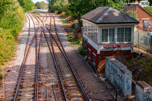 Wallpaper Mural binari di periferia con stazione di controllo scambio e viale alberato, Gladstone Park Torontodigital.ca