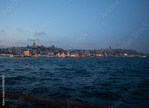 Abendstimmung am Pier von Istanbul