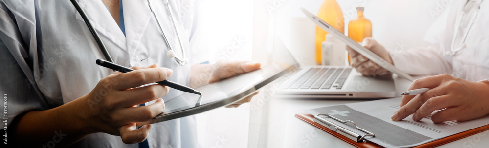 General Medical Services (GMS) and general practitioners (GPs or family physicians). Successful diagrams. Smart doctors make report notes (COVID-19). General Medical Services (GMS) and general practitioners (GPs or family physicians). Successful diagrams. Smart doctors make report notes (COVID-19).
