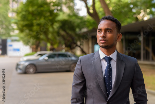 Portrait of young handsome African businessman thinking outdoors © Ranta Images