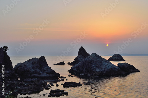 日本海に落ちる夕日 © Paylessimages
