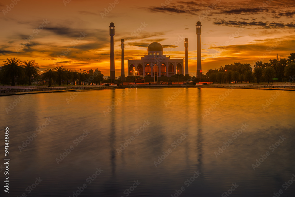 Landscape of central mosque at twilight time, Hat yai,Songkhla, Beautiful destination place of southern part Thailand and Asia
