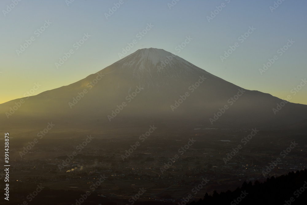 富士山と御殿場市の夕暮れ