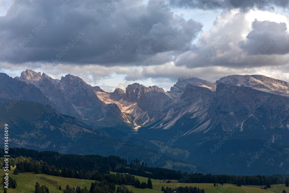 Seiser Alm, Alpe di Siusi mit Blick auf die Geisler Gruppe, Südtirol