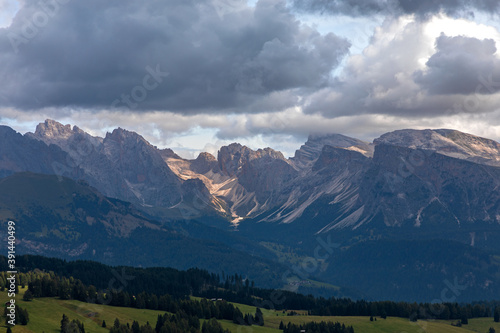 Seiser Alm, Alpe di Siusi mit Blick auf die Geisler Gruppe, Südtirol