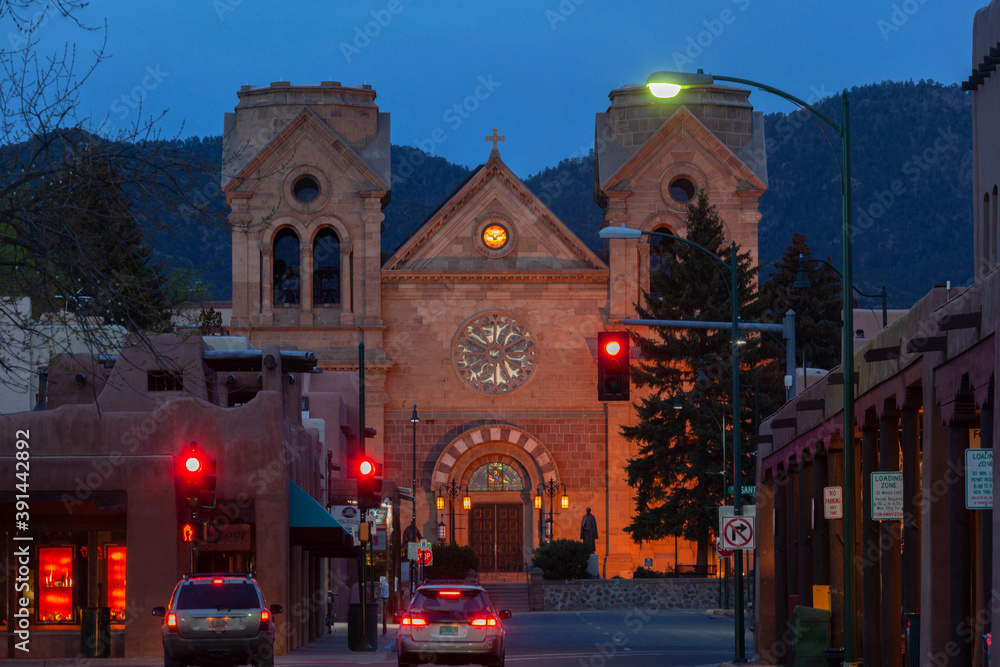 Fototapeta premium Cathedral Basilica of St. Francis of Assisi in Santa Fe, New Mexico