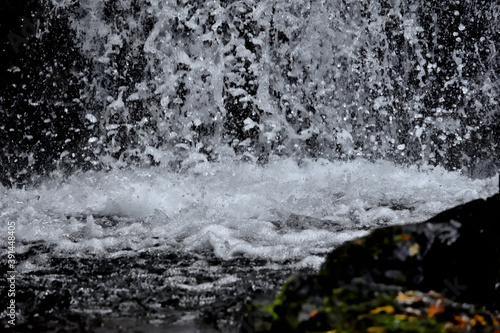 Wallpaper Mural 髭僧の滝 Torontodigital.ca